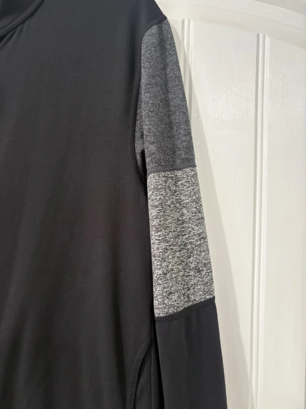 Vuori women’s full zip lightweight jacket